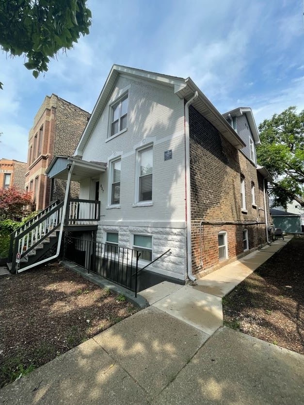 827 N. Francisco Ave Unit # 2