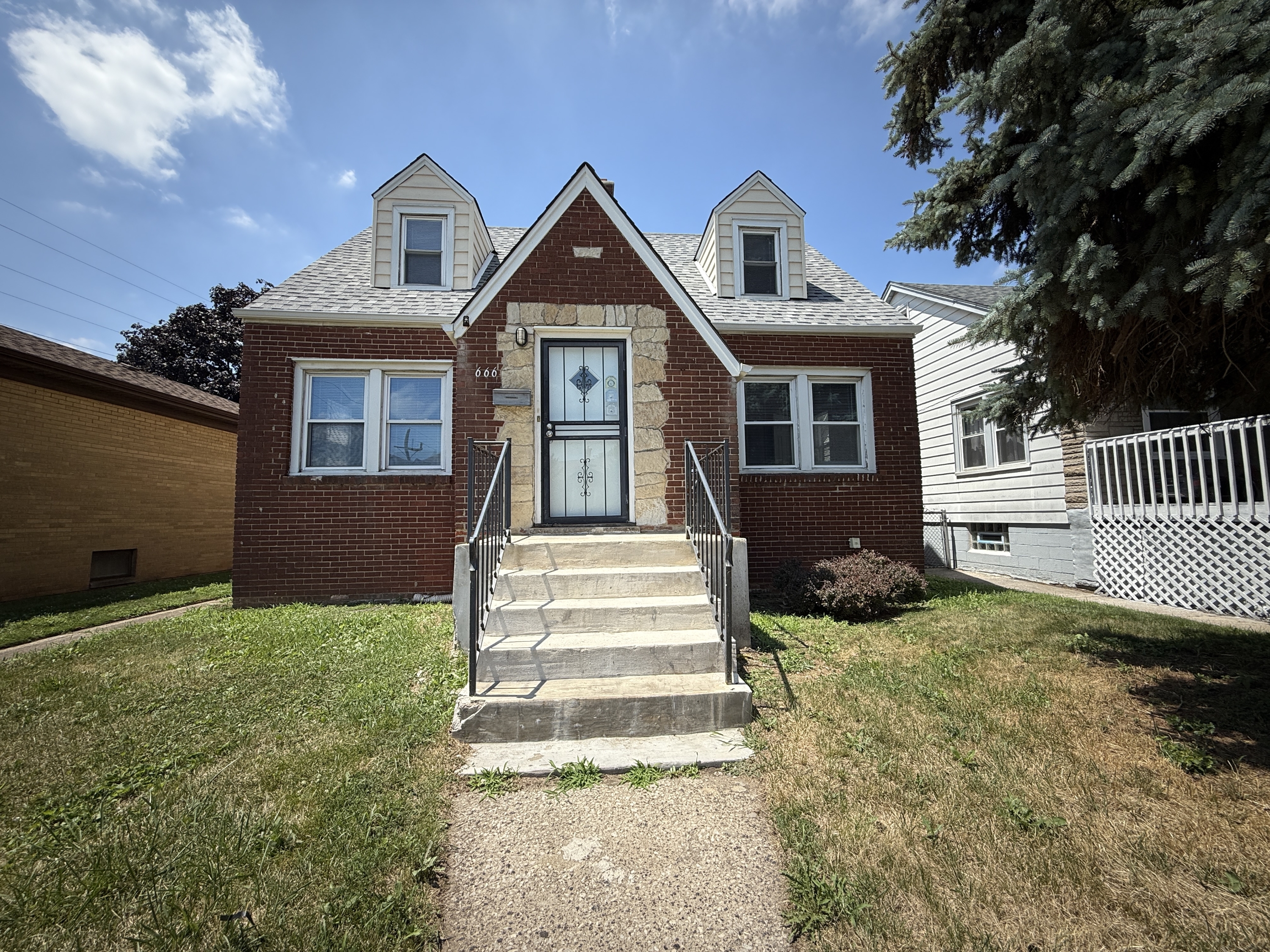 666 Greenbay Ave