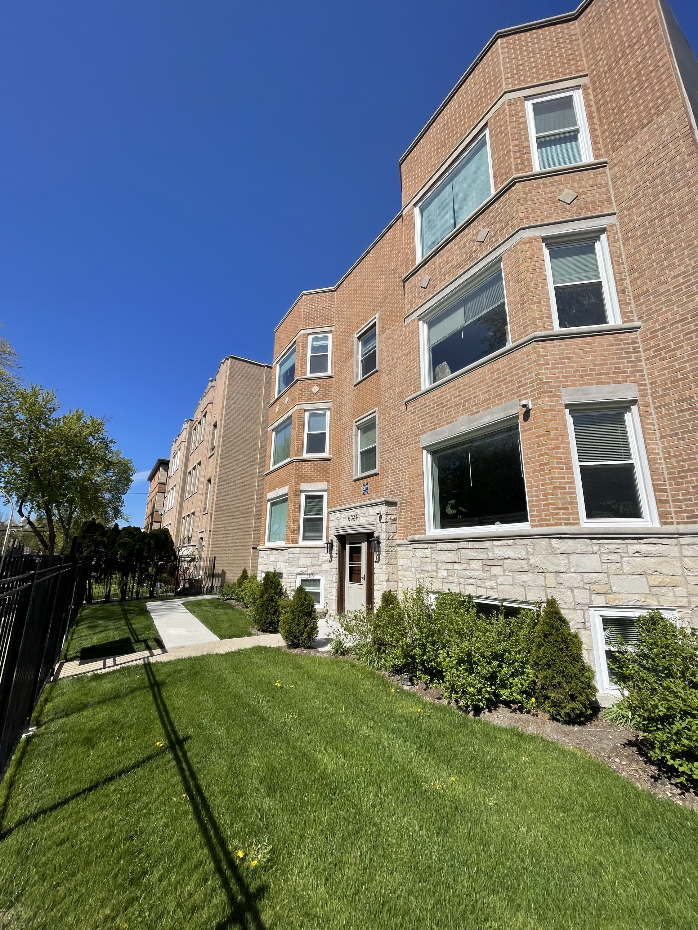 6325 N Richmond Street - GS